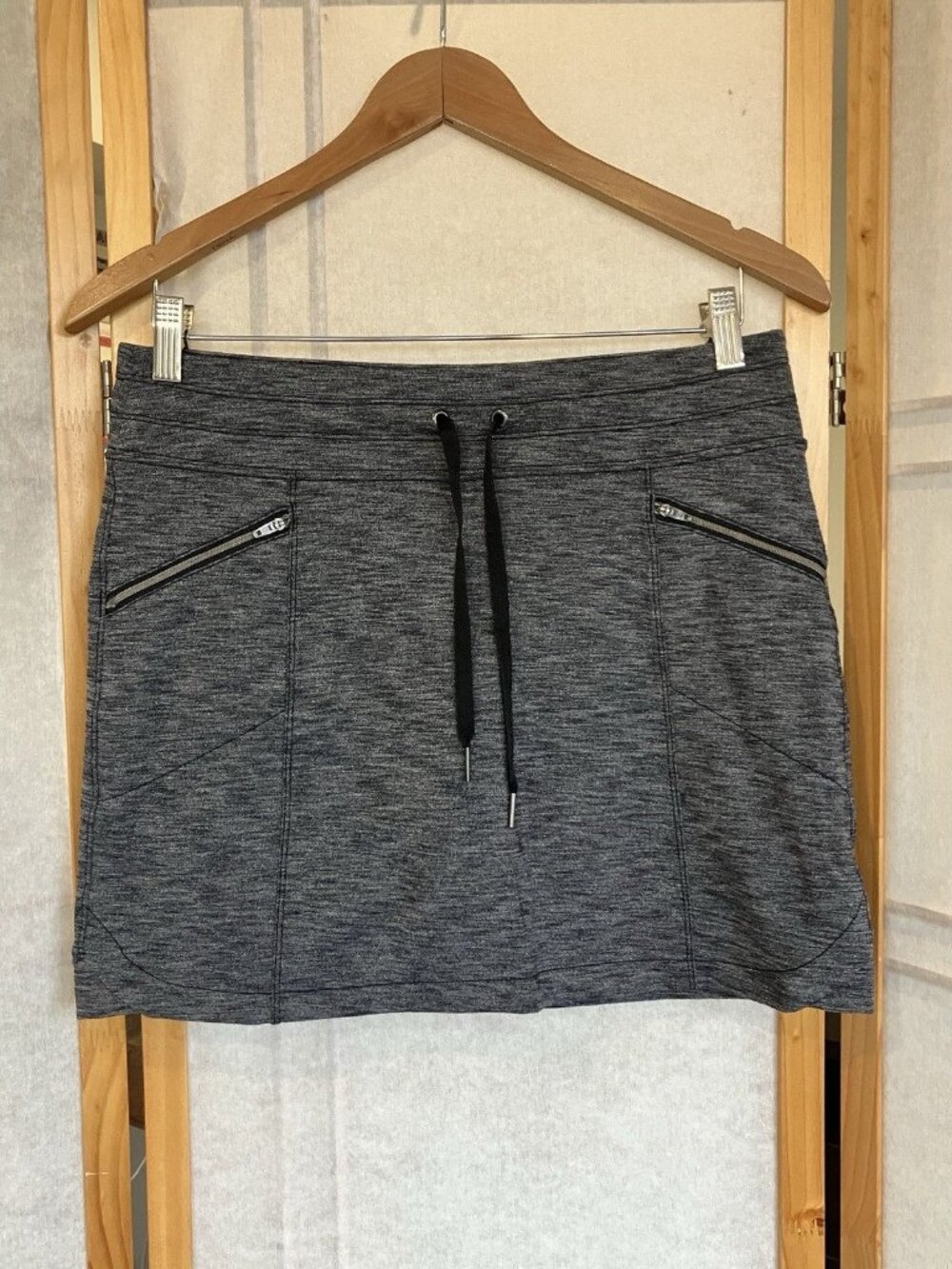 Women’s Athleta Heather Gray Skorts Zip Pockets Drawstring, Hiking, Tennis, Golf